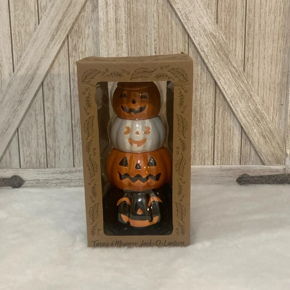10 Strawberry Street Stacking Jack o Lantern Measuring Cups